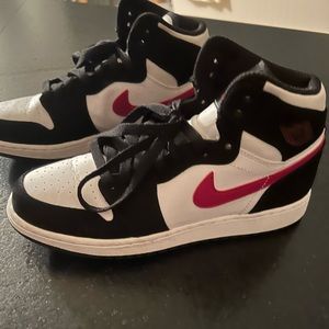 Like new nike Jordan’s . Grade school size 6Y